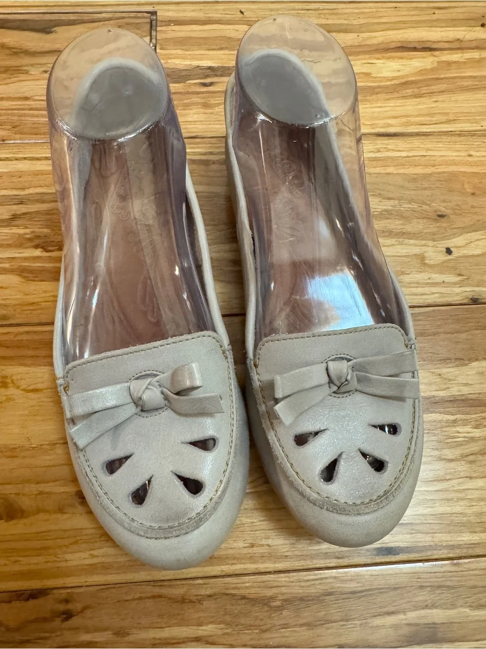 BORN® Handcrafted NAURA Taupe Leather Slip On Bow-Tie Flat Loafers #B86171 ~ 7.5